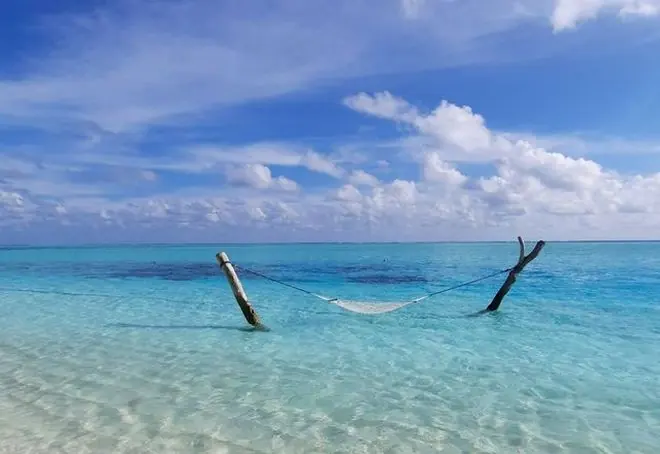 Malediven, Haengematte im Wasser